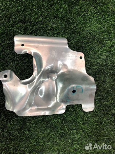 Тепловой экран передний Bmw 5 F10 N52B25 2011