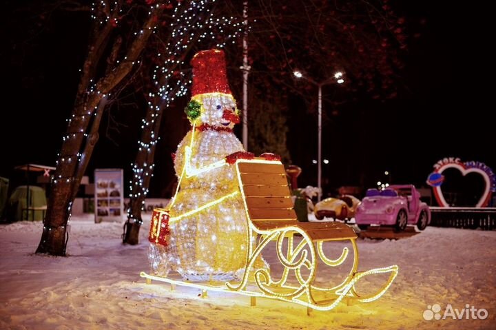 Уличный световой Снеговик на новый год в наличии