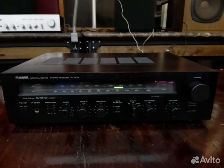 Ресивер Yamaha R-300
