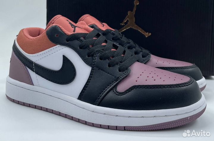 Кроссовки женские