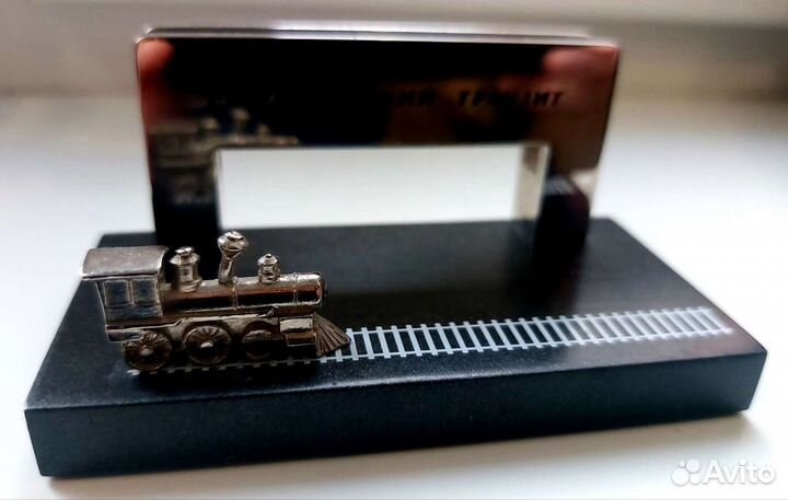 Оригинальная визитница-паровоз