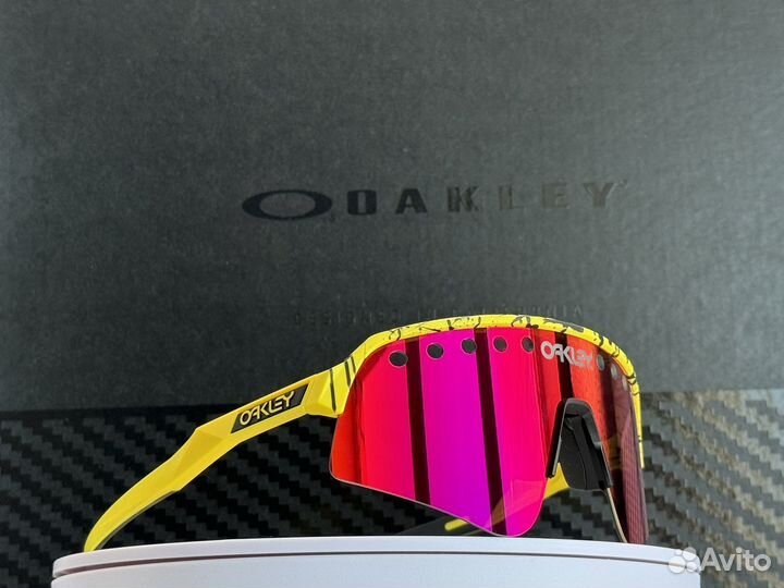 Солнцезащитные очки Oakley Sutro Lite Sweep TDF