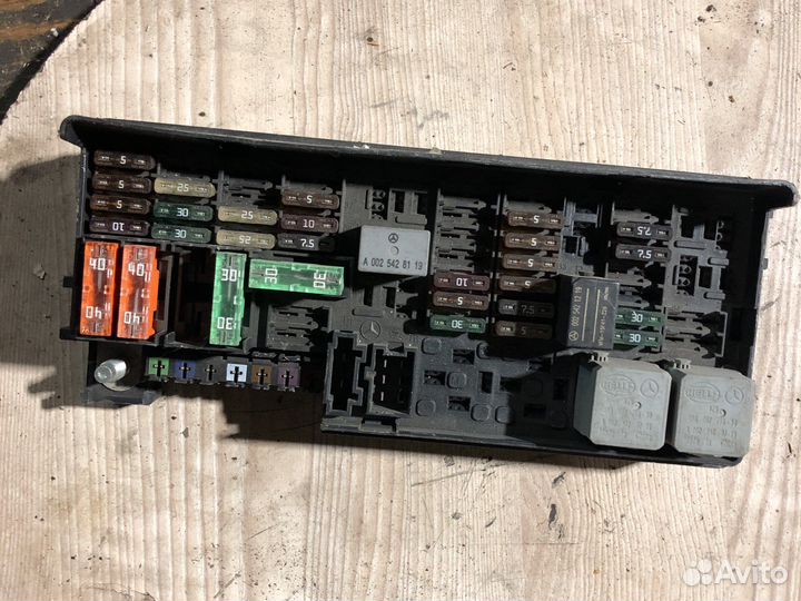 Блок предохранителей сзади Mercedes ML GL 164