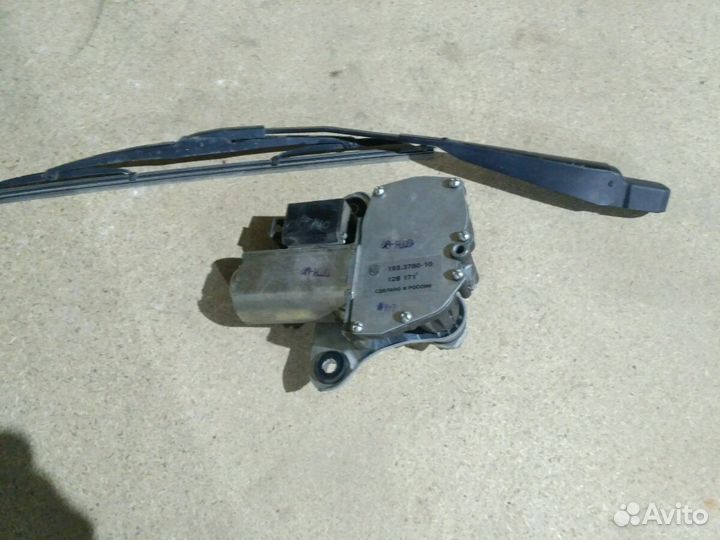 Мотор задний стеклоочистителя на Шевроле Нива