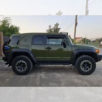 Toyota FJ Cruiser 4.0 AT, 2012, 226 000 км, с пробегом, цена 4 500 000 руб.