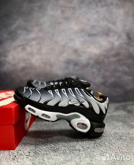 Кроссовки Nike Air Max Tn Plus