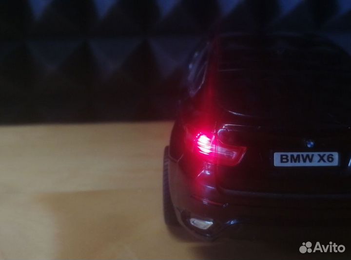 Машина на пульте управления BMW X6