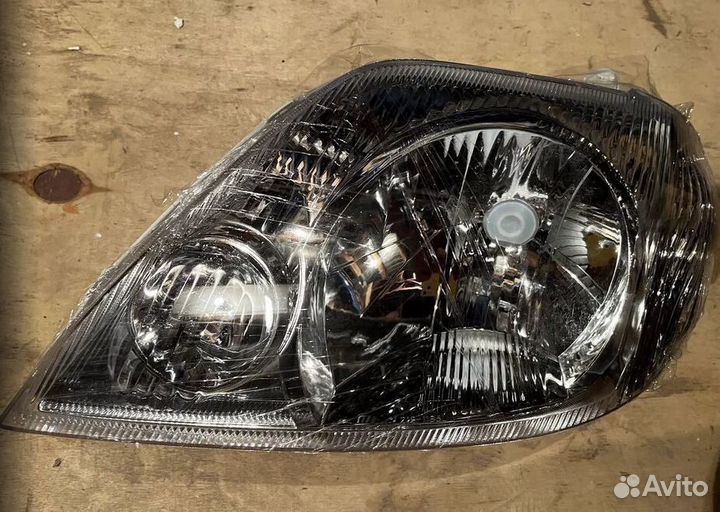 Фара левая toyota corolla 2000-2002