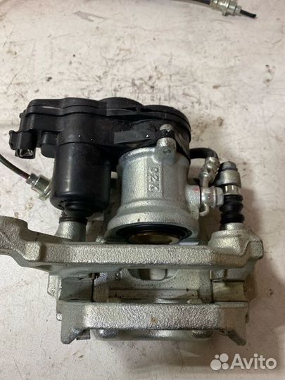 Суппорт тормозной задний правый Mitsubishi