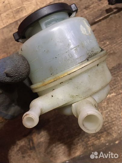 Бачок гидроусилителя Toyota Camry 40