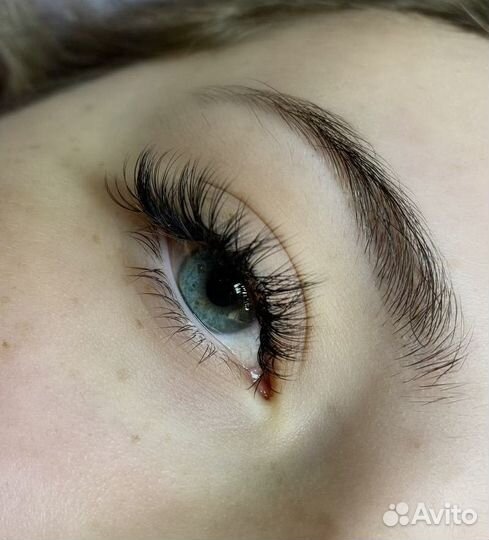 Наращивание ресниц модели
