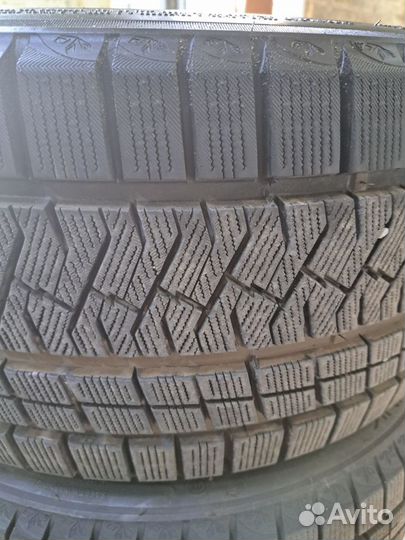 Triangle Snowlink TWT02 225/40 R19 и 255/35 R19 96V