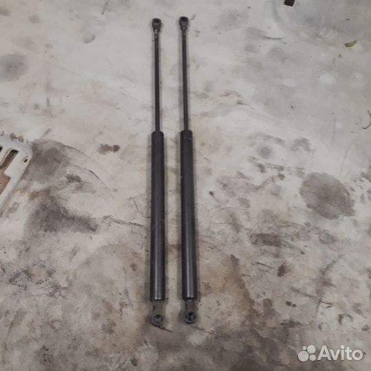 Стойки амортизаторы крышки багажника Пежо 206