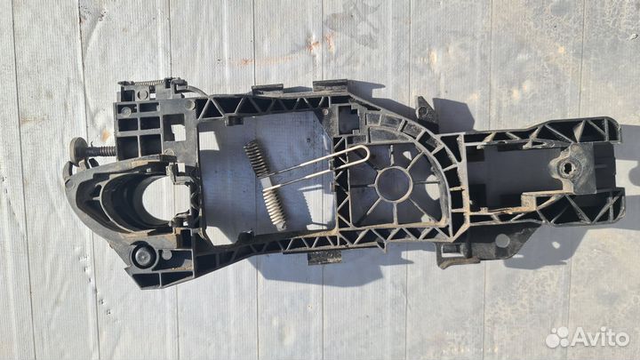Кронштейн ручки двери passat b6, passat b7 правая