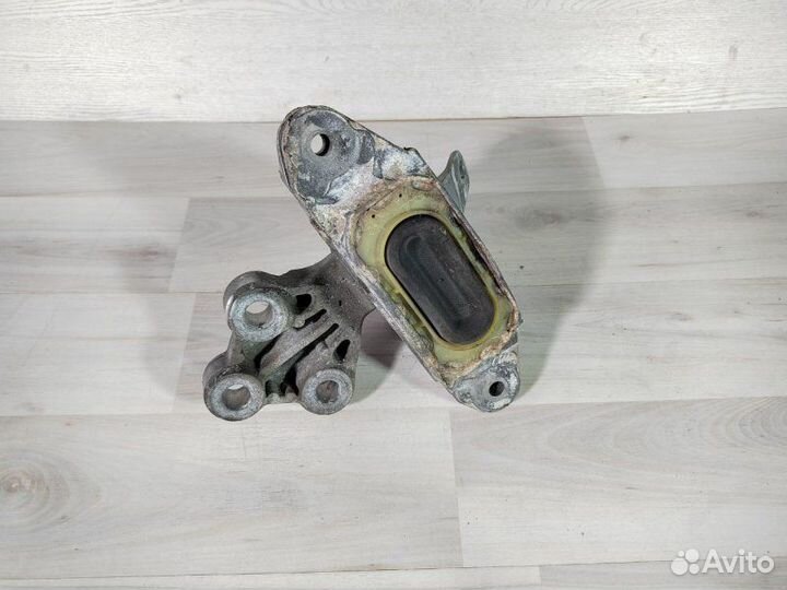 Опора двигателя Opel Astra J A16XER 2010