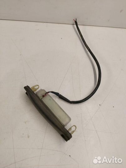 Кнопка открытия багажника Toyota Prius 2 NHW20