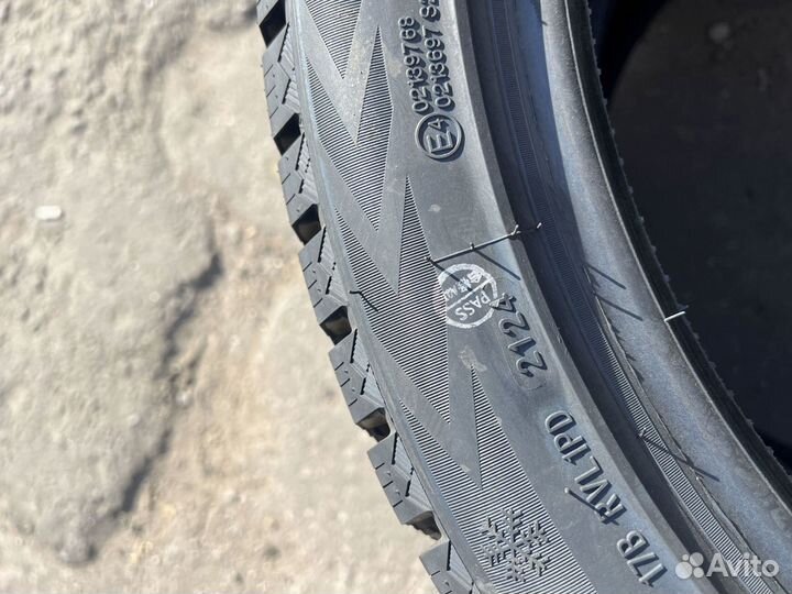 Sonix Winter Xpro Studs 69 245/40 R20 139T