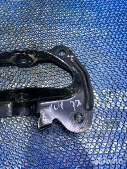 Крепление рычага подвески Volkswagen Passat B7