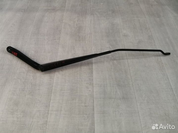 Поводок стеклоочистителя передний правый Ford