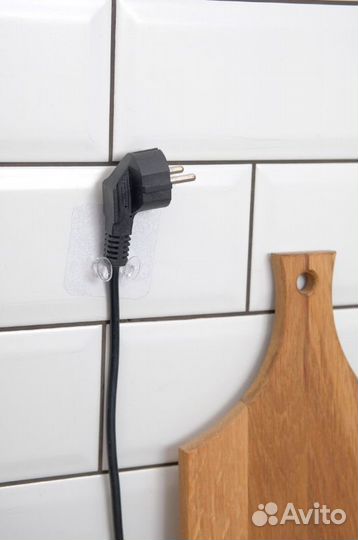 Самоклеящийся крючок для вилок электроприборов