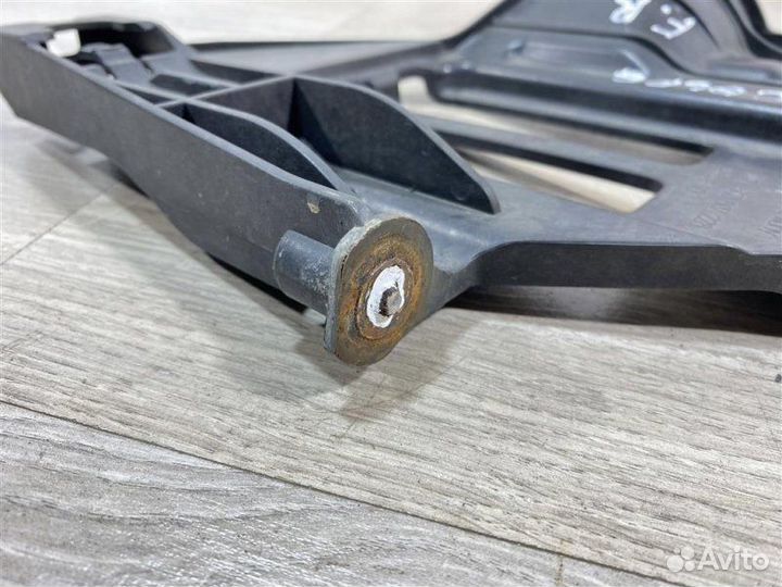 Кронштейн фары правый Volkswagen Golf 6 хэтчбек