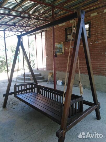 Садовые качели из дерева