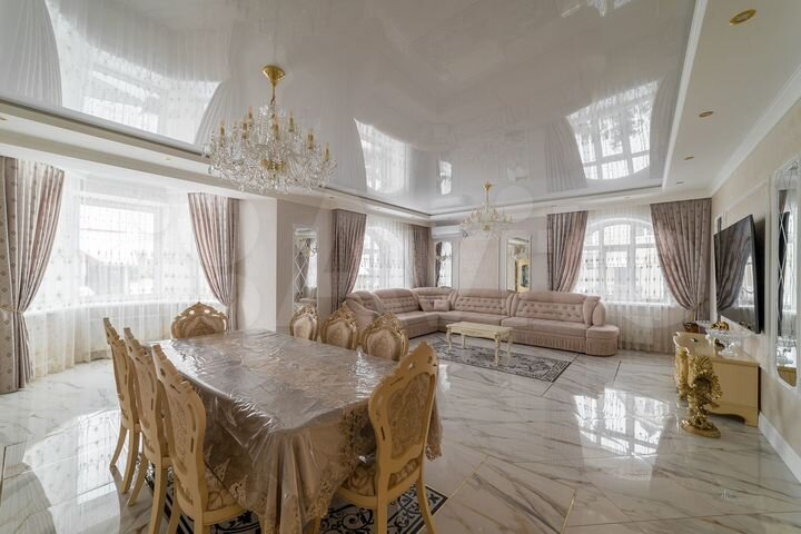 Дом 495 м² на участке 7,3 сот.