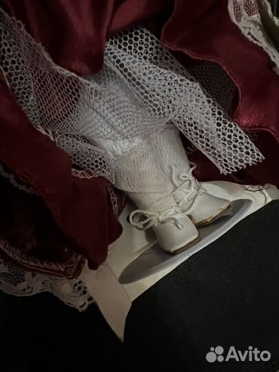 Фарфоровая кукла 30см