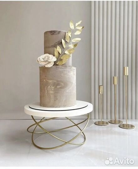 Тортовница на ножке