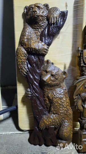 Резное панно из дерева