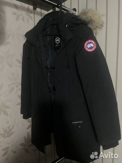 Продам зимние куртки