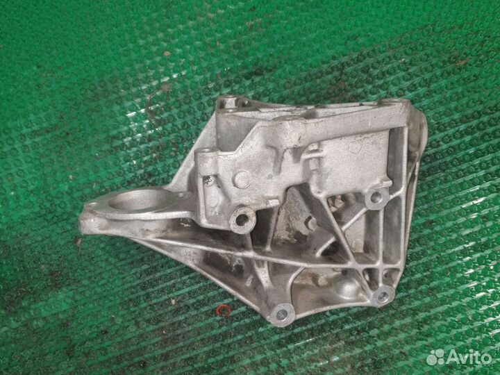 Кронштейн компрессора кондиционера Опель Вектра Б