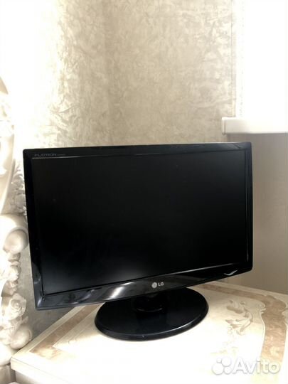 Монитор LG 22