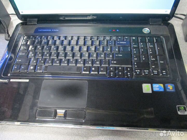 Ноутбук Fujitsu lifebook NH570-core-i3-18,4