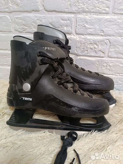 Коньки хоккейные