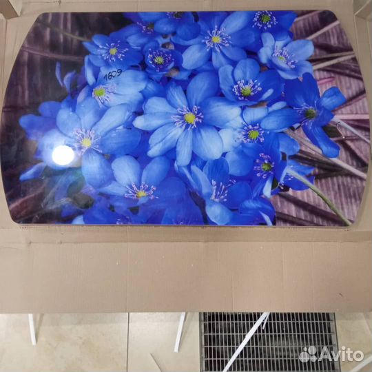 Стол кухонный