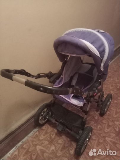 Прогулочная коляска с надувными колесами