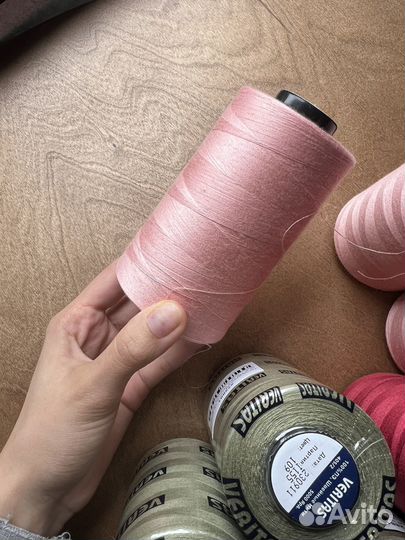 Швейные нитки в бобинах