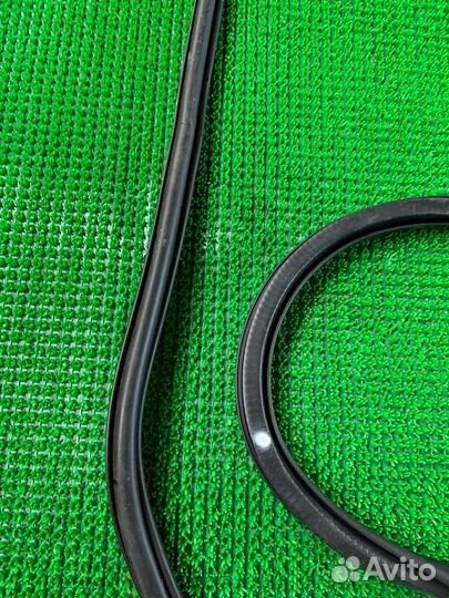 Уплотнитель дверного проема лев. перед. audi Q7