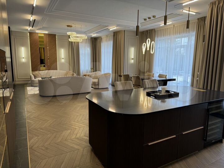 Дом 370 м² на участке 10 сот.