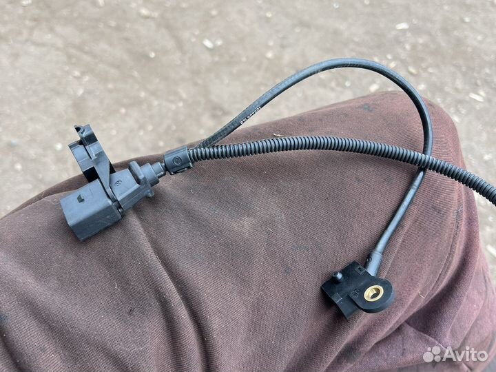 Датчик распредвала VAG 03L907601