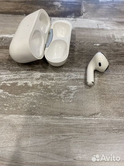 Наушник airpods pro 1 левый с кейсом
