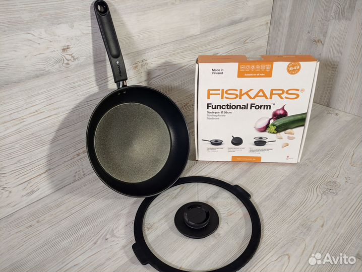 Сотейник 26см FF с крышкой Fiskars 1026575