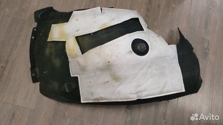 Подкрылок передний правый Land Rover Range Rover