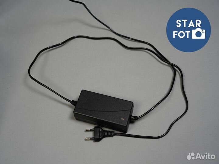 Кольцевая лампа для маникюра