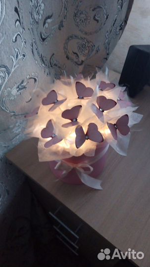 Светящаяся композиция с бабочками