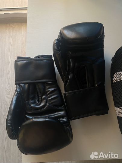 Боксерские перчатки 12 oz