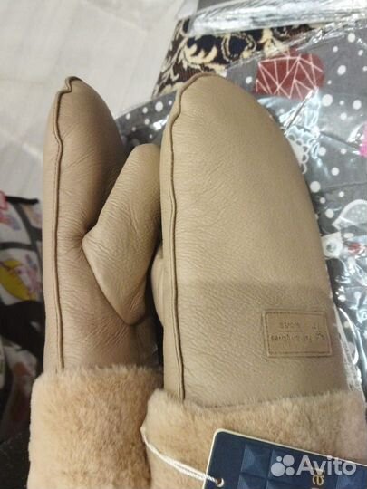 Варежки женские