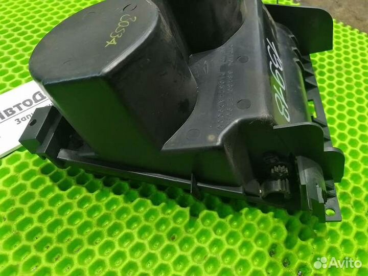 Подстаканник Nissan Tiida C11