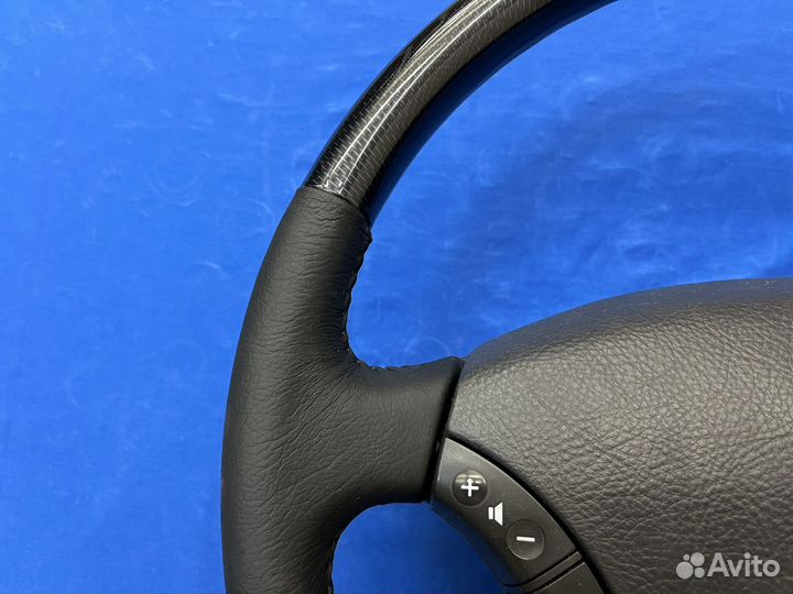 Оригинальный руль с косточкой карбон Toyota Lexus